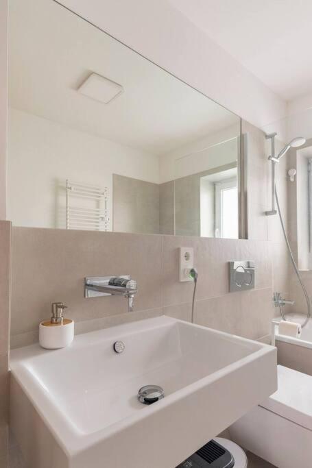 Modern Home In Central Berlin Luaran gambar